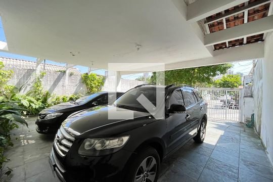 Garagem de casa à venda com 4 quartos, 300m² em Vila da Saúde, São Paulo