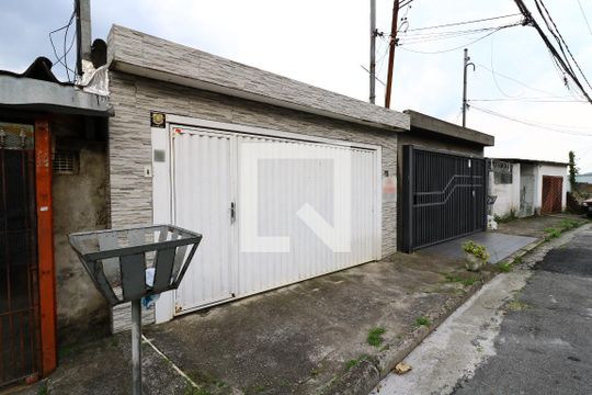 Fachada de casa à venda com 2 quartos, 148m² em Vila Vitoria, Santo André