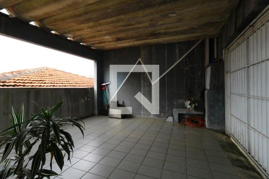 Garagem de casa à venda com 2 quartos, 148m² em Vila Vitoria, Santo André