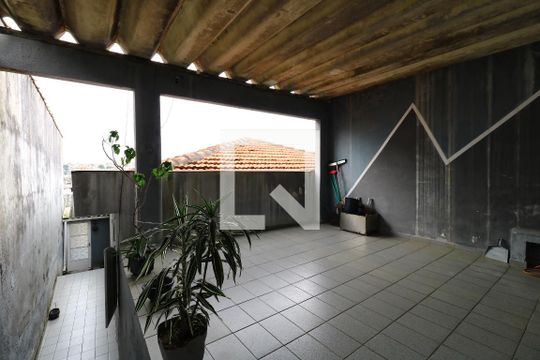 Garagem de casa à venda com 2 quartos, 148m² em Vila Vitoria, Santo André