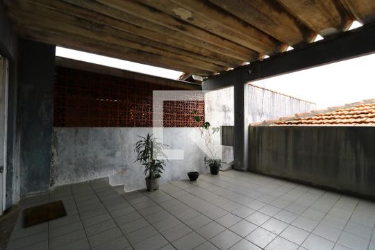 Garagem de casa à venda com 2 quartos, 148m² em Vila Vitoria, Santo André