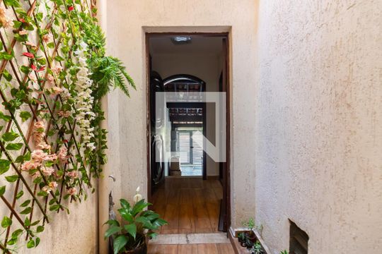 Quintal de casa à venda com 4 quartos, 180m² em Cidade das Flores, Osasco