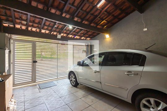 Garagem de casa à venda com 4 quartos, 180m² em Cidade das Flores, Osasco
