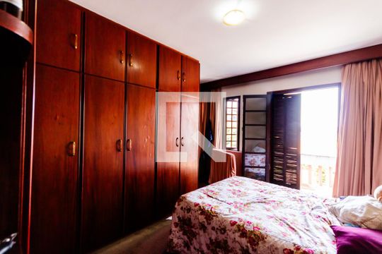 Suíte  de casa à venda com 4 quartos, 192m² em Vila Curuçá, Santo André