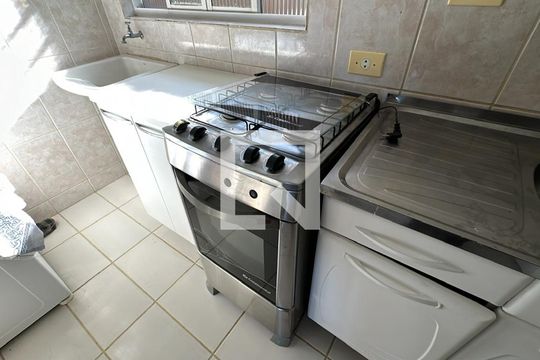 Cozinha de apartamento para alugar com 2 quartos, 36m² em São Braz, Curitiba