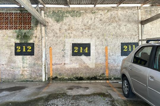 Garagem de apartamento para alugar com 2 quartos, 36m² em São Braz, Curitiba