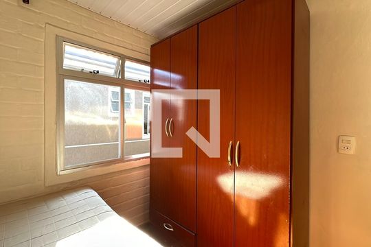 Quarto 1 de apartamento para alugar com 2 quartos, 36m² em São Braz, Curitiba