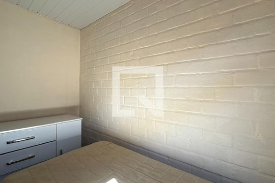 Quarto 1 de apartamento para alugar com 2 quartos, 36m² em São Braz, Curitiba