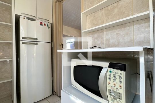 Cozinha de apartamento para alugar com 2 quartos, 36m² em São Braz, Curitiba