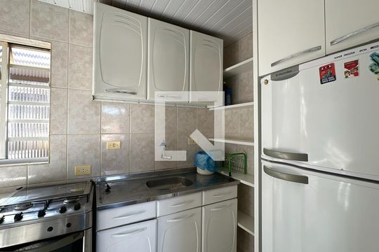 Cozinha de apartamento para alugar com 2 quartos, 36m² em São Braz, Curitiba