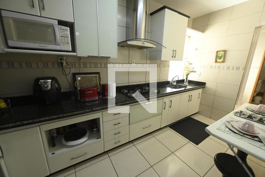 Cozinha de apartamento para alugar com 3 quartos, 97m² em Jardim Goiás, Goiânia