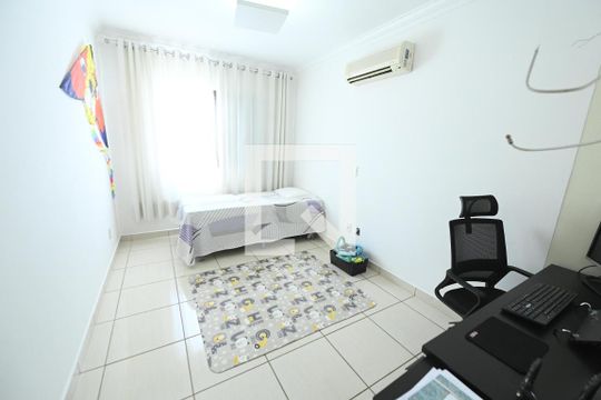 Quarto 1 de apartamento para alugar com 3 quartos, 97m² em Jardim Goiás, Goiânia
