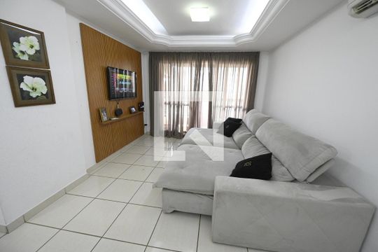 Sala de apartamento para alugar com 3 quartos, 97m² em Jardim Goiás, Goiânia