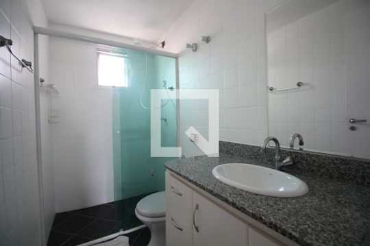 Banheiro de apartamento à venda com 2 quartos, 56m² em Cambuci, São Paulo