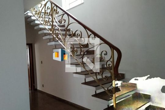 Casa à venda com 4 quartos, 500m² em Água Branca, São Paulo