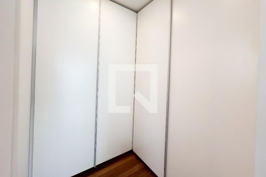 Closet de apartamento para alugar com 1 quarto, 75m² em Vila Olímpia, São Paulo
