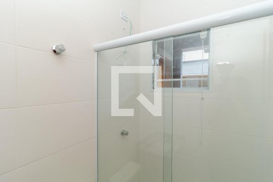 Banheiro de kitnet/studio para alugar com 1 quarto, 28m² em Penha de França, São Paulo