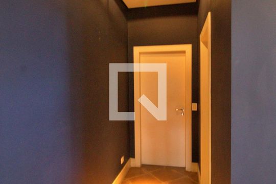Entrada de casa à venda com 3 quartos, 370m² em Morumbi, São Paulo