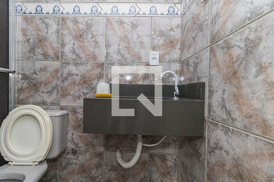 Banheiro de apartamento à venda com 2 quartos, 48m² em Protásio Alves, Porto Alegre