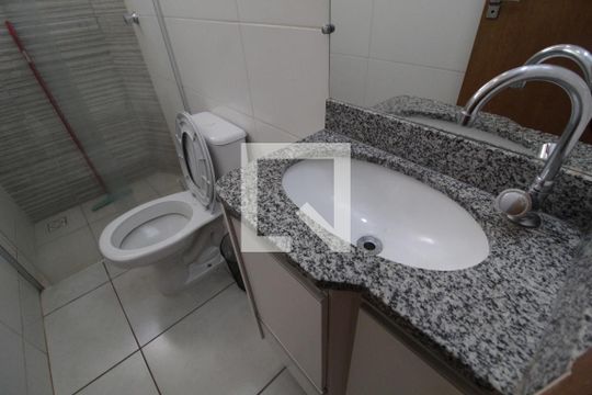 Banheiro Social de apartamento para alugar com 3 quartos, 90m² em Alto Umuarama, Uberlândia