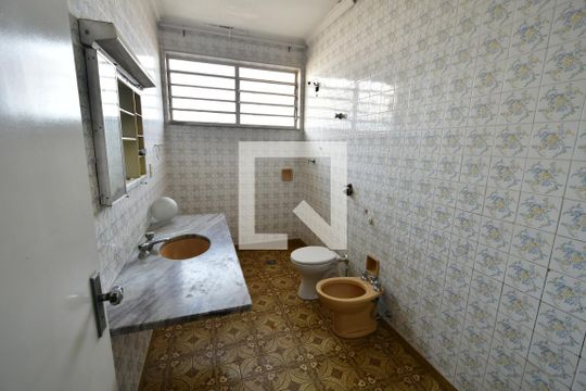 Banheiro de casa à venda com 3 quartos, 214m² em Vila Industrial (campinas), Campinas