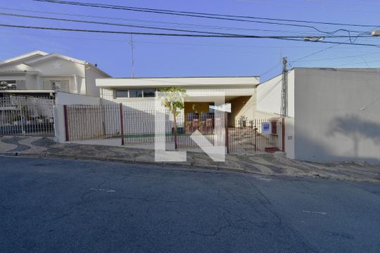 Fachada de casa à venda com 3 quartos, 214m² em Vila Industrial (campinas), Campinas