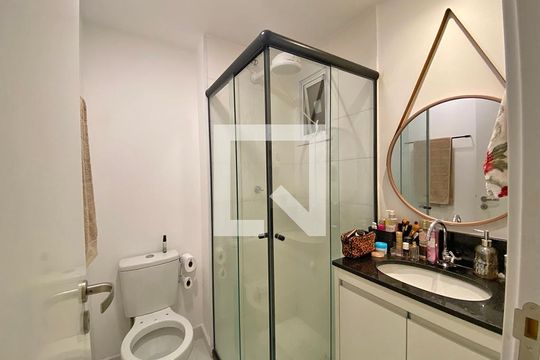 Banheiro de apartamento para alugar com 2 quartos, 40m² em Quarta Parada, São Paulo