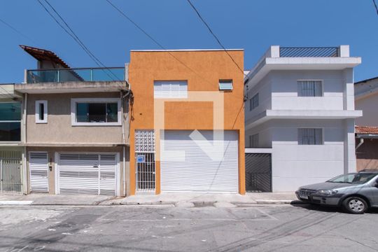 Fachada de casa para alugar com 1 quarto, 30m² em Vila Santo Estéfano, São Paulo