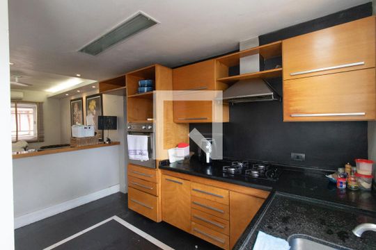 Cozinha de casa de condomínio à venda com 3 quartos, 140m² em Jardim Peri, São Paulo