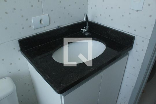 Banheiro de kitnet/studio para alugar com 1 quarto, 18m² em Vila Socorro, São Paulo