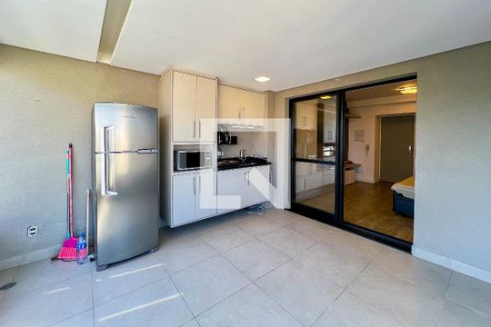 Varanda de kitnet/studio para alugar com 1 quarto, 43m² em Vila Olímpia, São Paulo