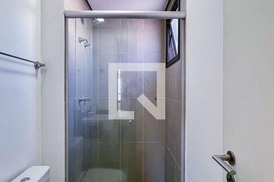 Banheiro de kitnet/studio para alugar com 1 quarto, 43m² em Vila Olímpia, São Paulo