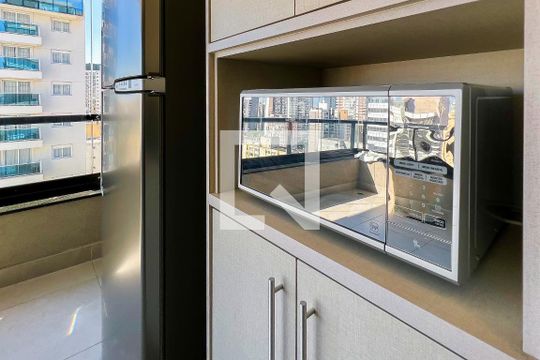 Varanda de kitnet/studio para alugar com 1 quarto, 43m² em Vila Olímpia, São Paulo
