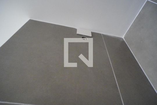 Banheiro Corredor de apartamento à venda com 3 quartos, 81m² em São Sebastião, Porto Alegre