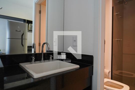 Banheiro de kitnet/studio para alugar com 1 quarto, 26m² em Perdizes, São Paulo
