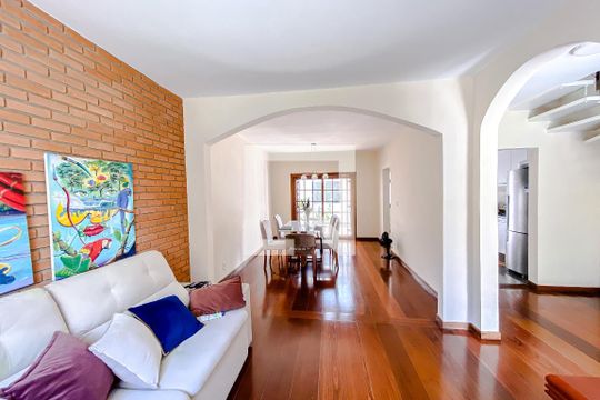 Sala de casa à venda com 4 quartos, 140m² em Vila Mariana, São Paulo