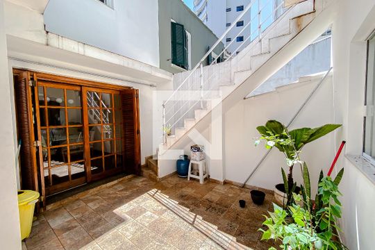 Quintal de casa à venda com 4 quartos, 140m² em Vila Mariana, São Paulo