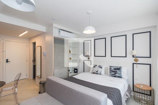 Sala/Quarto de apartamento à venda com 1 quarto, 26m² em Mont’serrat, Porto Alegre