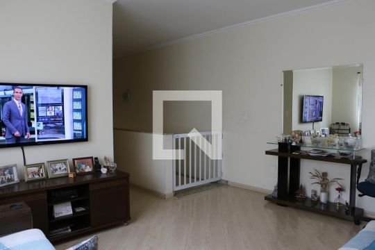 Casa para alugar com 2 quartos, 325m² em Chácara Seis de Outubro, São Paulo