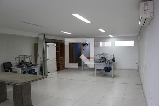 Garagem de casa para alugar com 2 quartos, 325m² em Chácara Seis de Outubro, São Paulo