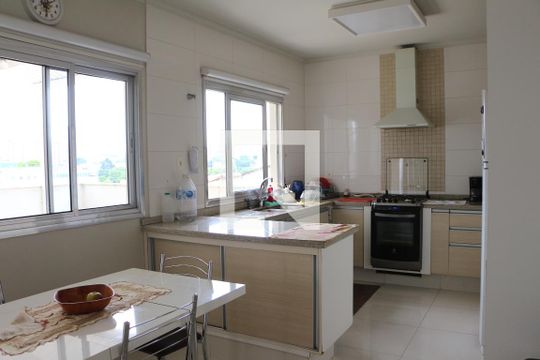 Cozinha 1 de casa para alugar com 2 quartos, 325m² em Chácara Seis de Outubro, São Paulo
