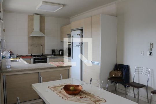 Cozinha 1 de casa para alugar com 2 quartos, 325m² em Chácara Seis de Outubro, São Paulo