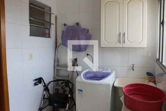 Área de Serviço de casa para alugar com 2 quartos, 325m² em Chácara Seis de Outubro, São Paulo
