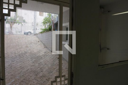 Garagem de casa para alugar com 2 quartos, 325m² em Chácara Seis de Outubro, São Paulo