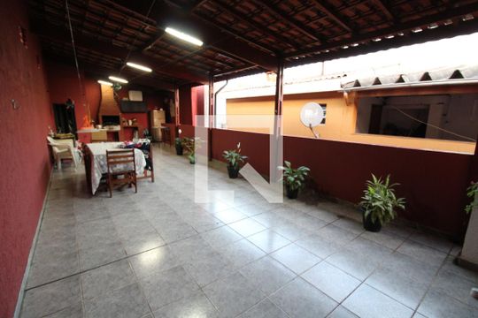 Quintal de casa à venda com 4 quartos, 200m² em Vila Constança, São Paulo