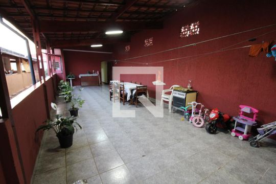 Quintal de casa à venda com 4 quartos, 200m² em Vila Constança, São Paulo