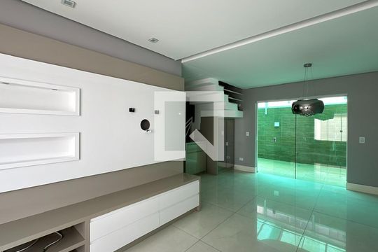 Casa para alugar com 3 quartos, 180m² em Santa Felicidade, Curitiba