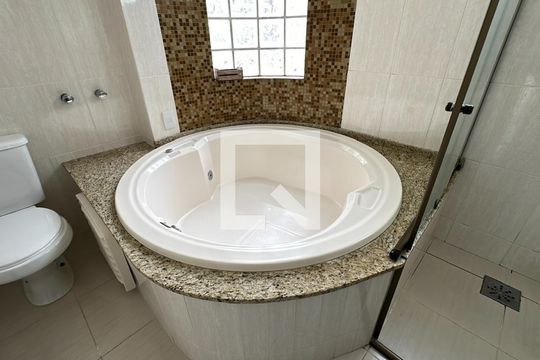 Suíte quarto 3 de casa para alugar com 3 quartos, 180m² em Santa Felicidade, Curitiba