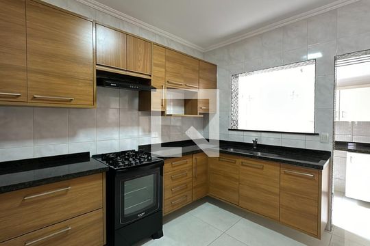 Cozinha de casa para alugar com 3 quartos, 180m² em Santa Felicidade, Curitiba