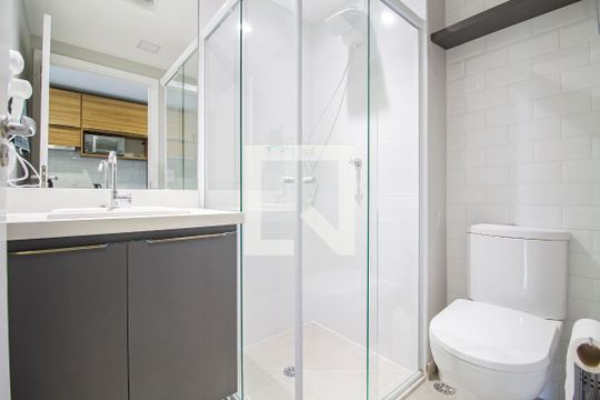 Banheiro de kitnet/studio à venda com 1 quarto, 25m² em Pinheiros, São Paulo